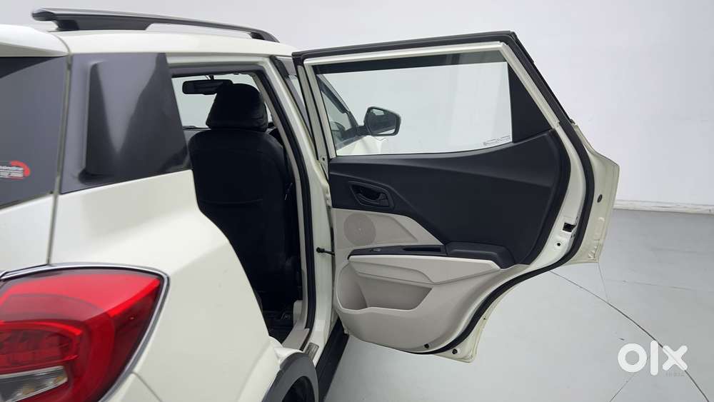 Mahindra Xuv300 1.2 W6 Amt Petrol, 2021, Petrol