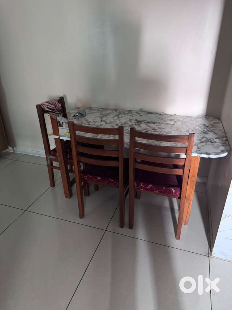 Dining table 4 seater for sale sagwan