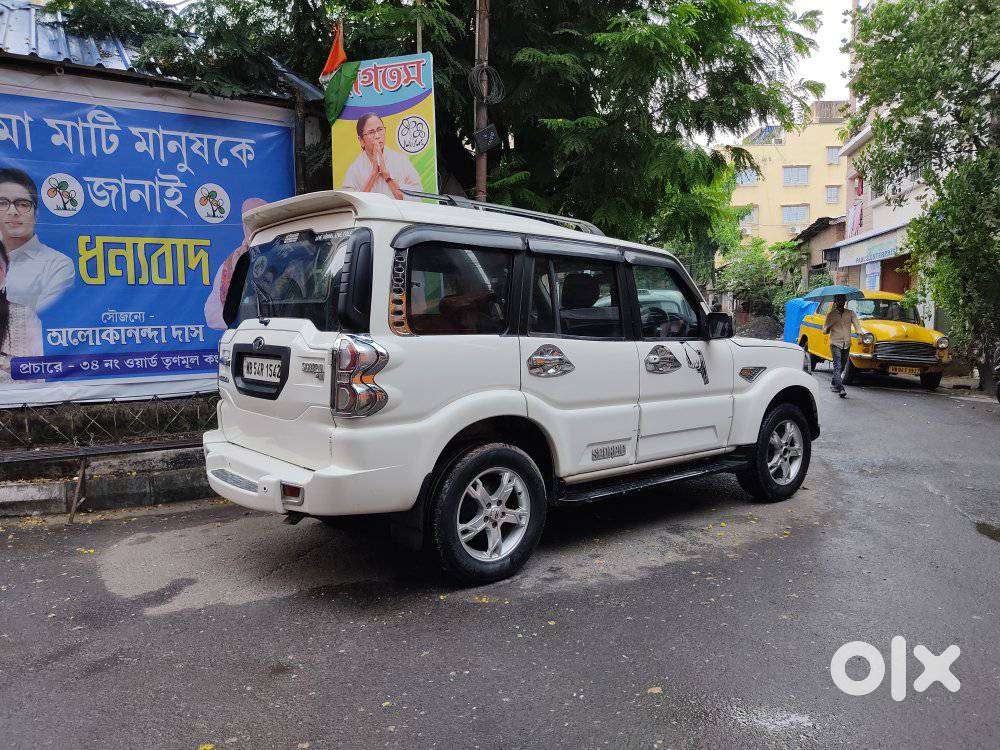 Mahindra Scorpio S10, 2016, Petrol