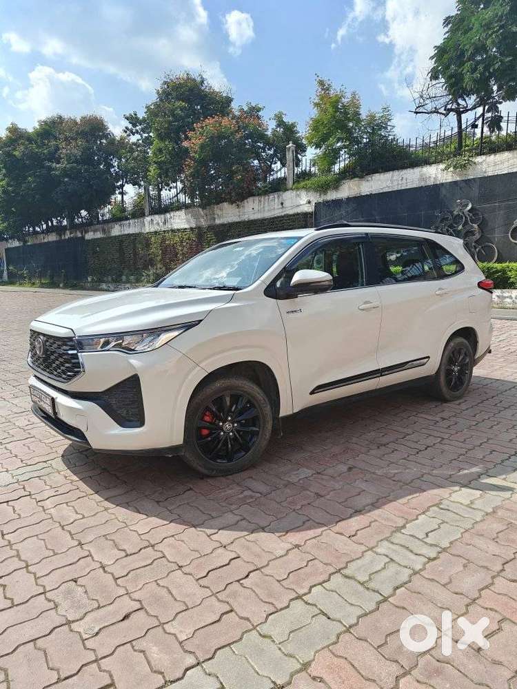 Toyota Innova Hycross 2.0 Vx (o) Hybrid 8 Str, 2023, Petrol