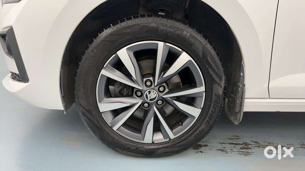 Skoda Slavia Style 1.0l Tsi At, 2022, Petrol