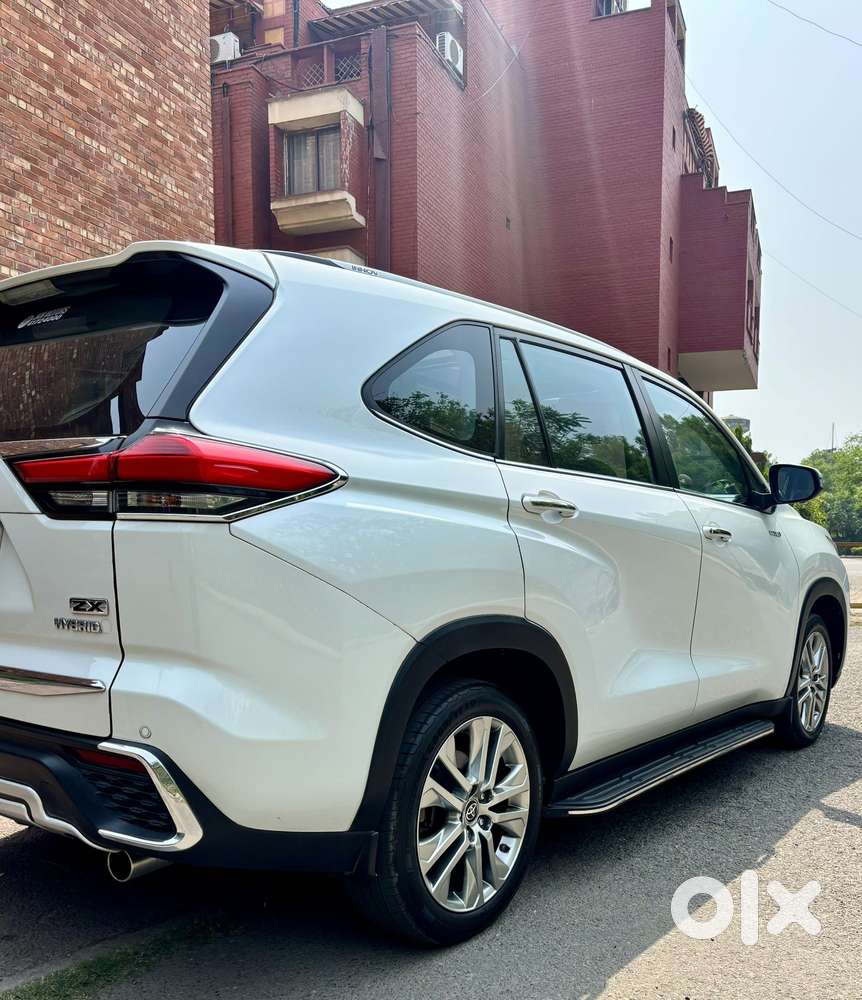 Toyota Innova Hycross 2.0 Zx (o) Hybrid 7 Str, 2023, Petrol