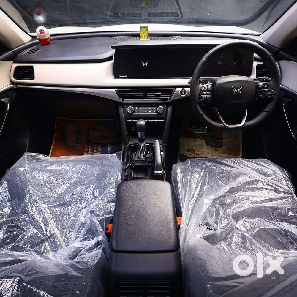 Mahindra Xuv700 2.0 Ax 7 Petrol At Str, 2024, Petrol