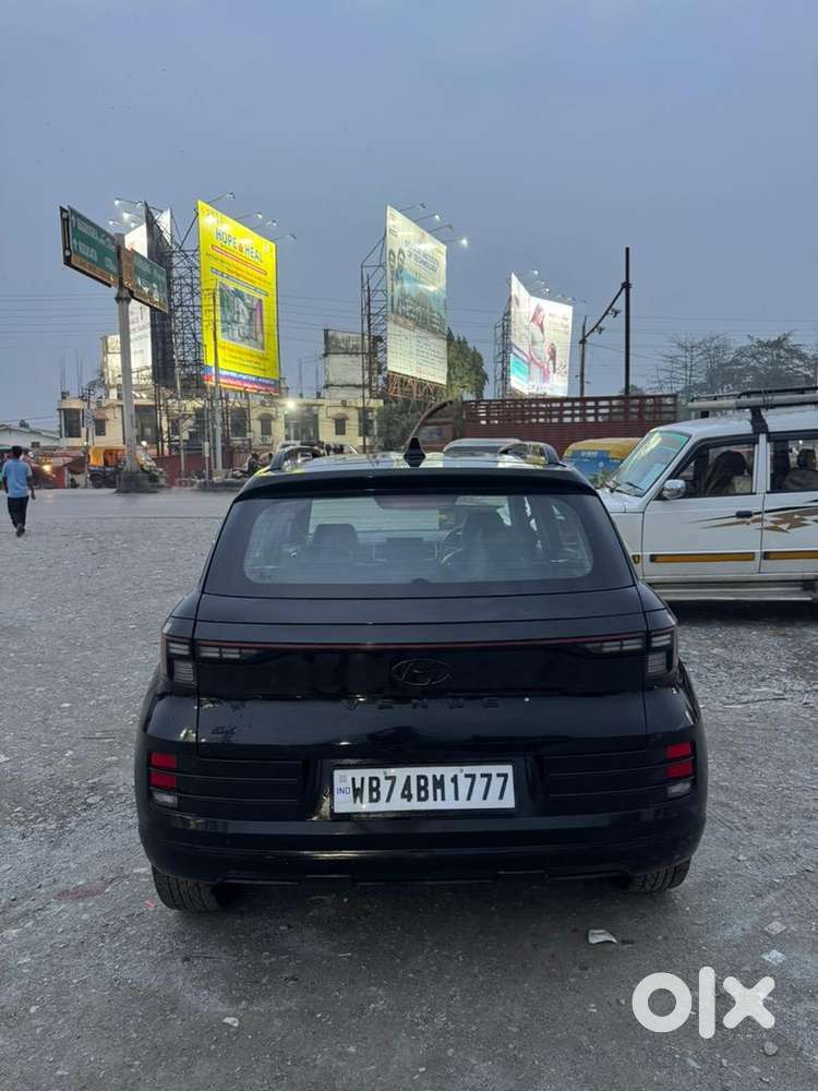 Hyundai Venue 2022 Petrol Well Maintained