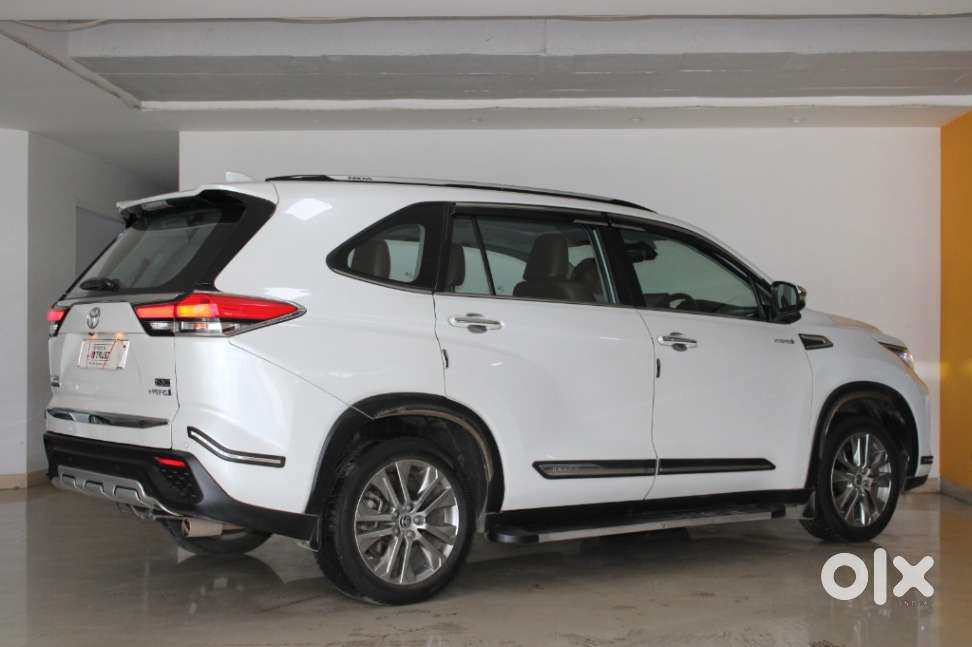 Toyota Innova Hycross 2.0 Zx (o) Hybrid 7 Str, 2024, Petrol