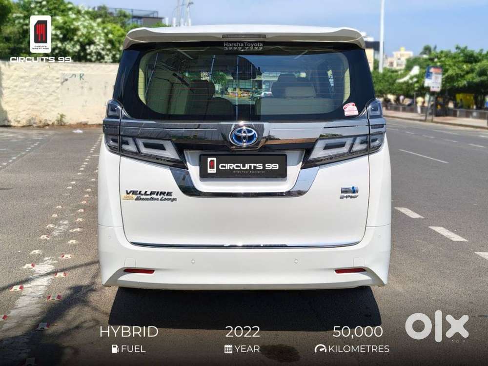 Toyota Vellfire 2.5 Executive Lounge, 2022, Cng & Hybrids