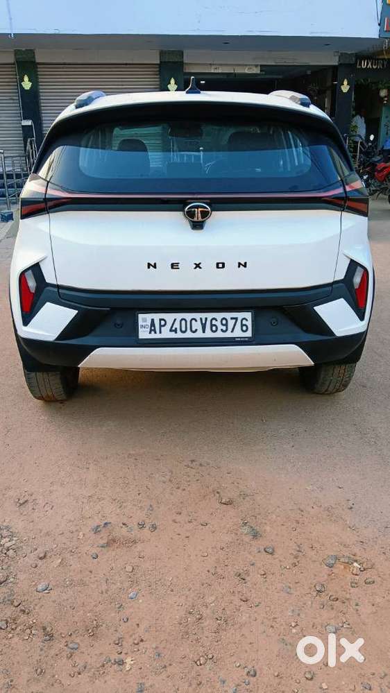 Tata Nexon Creative Plus 1.2 Revotron Petrol 6 Amt, 2024, Petrol