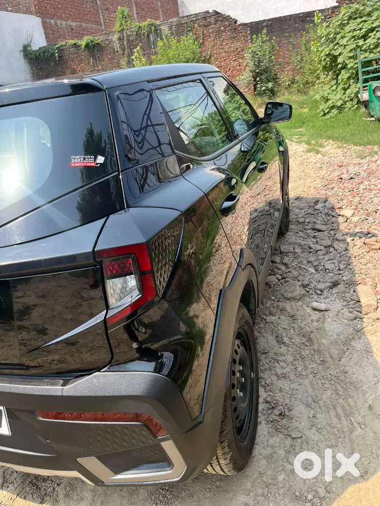 Mahindra Xuv 3xo Petrol Mt 2025