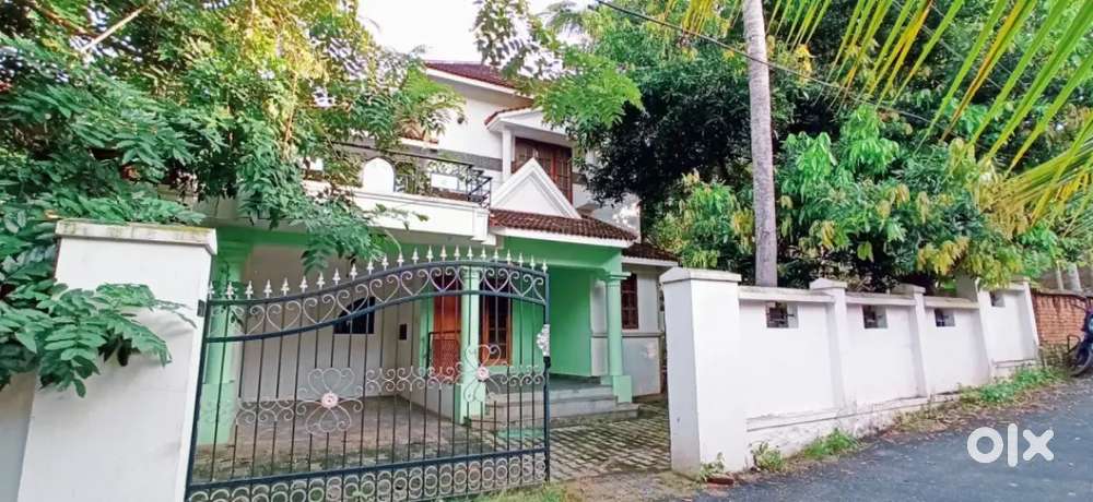 Peroorkada, 8 cents 2 storeyed house for sale 1 crore 40 lakhs