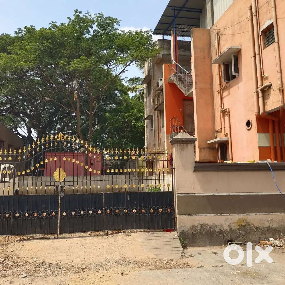 Sale Ch 82 GKM Colony L 1280 Sqft 30Ft Road EFace