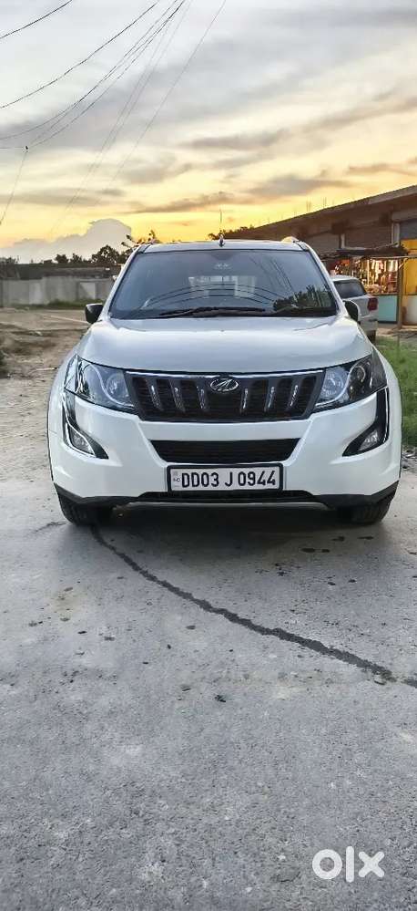 Mahindra Xuv500 W10  Sunroof Top Model 2016 Diesel