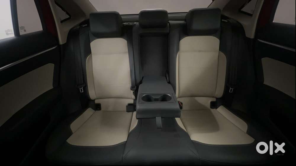 Skoda Slavia Style 1.0l Tsi At, 2022, Petrol