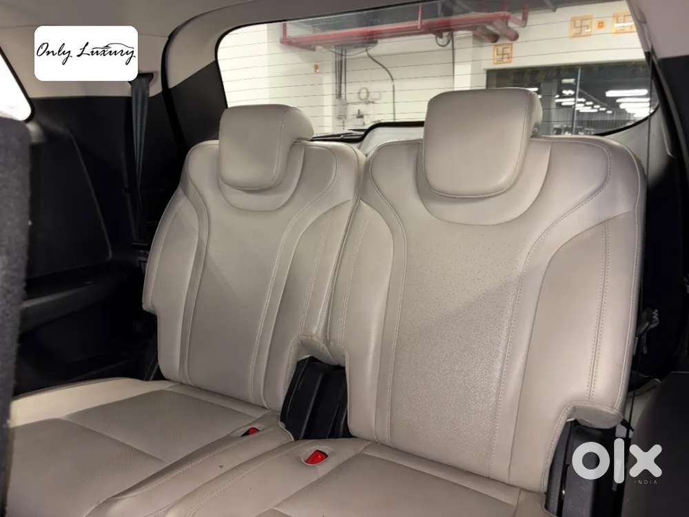 Mahindra Xuv700 2.0 Ax 7 Petrol Mt Str, 2022, Petrol