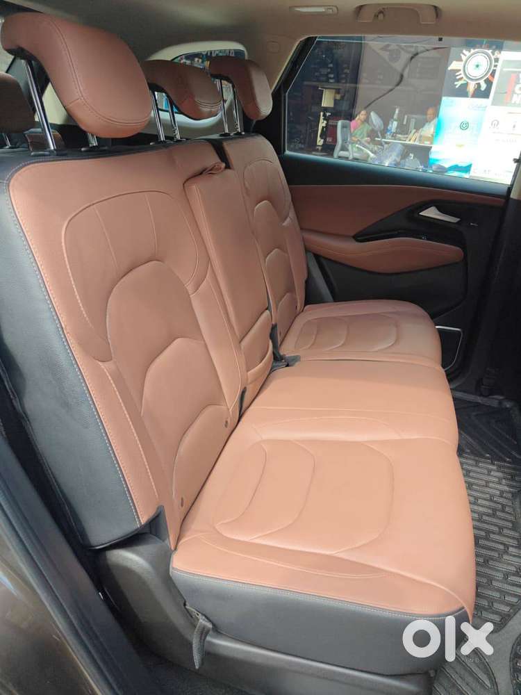 Mg Hector Plus Savvy Pro  Petrol Cvt Automatic  2023  Dune Brown 7