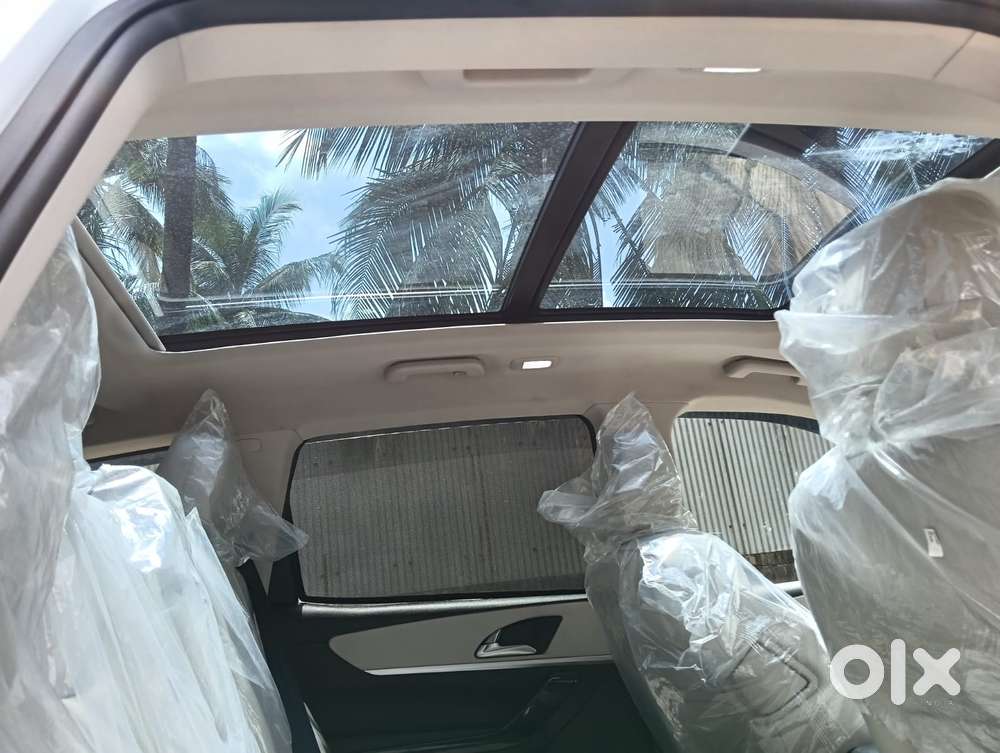 Mahindra Xuv700 2.0 Ax 7 Petrol At Str, 2025, Petrol
