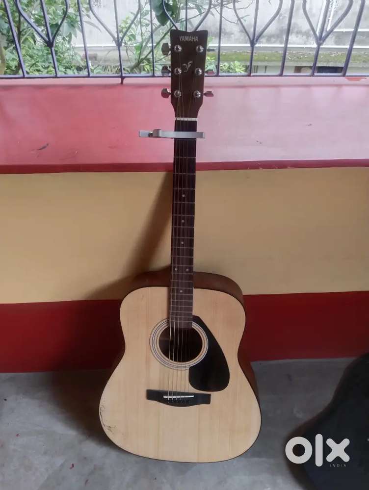 Yamaha F280 Guitar