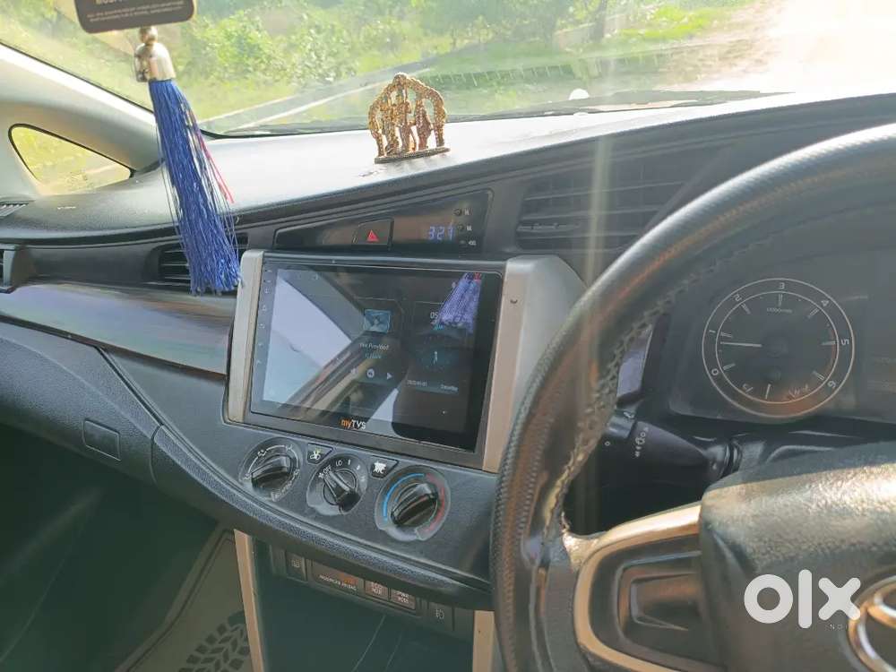 Inova Crysta 2.8 G / Diesel / Automatic