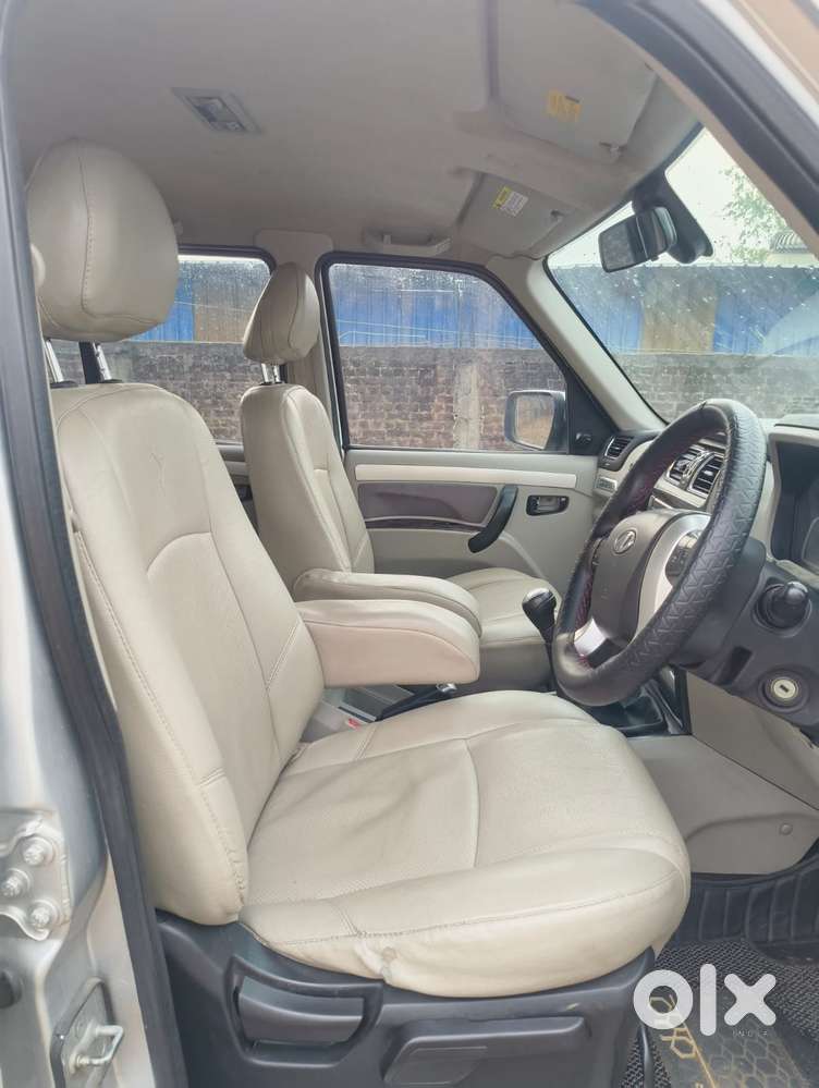 Mahindra Scorpio S10, 2016