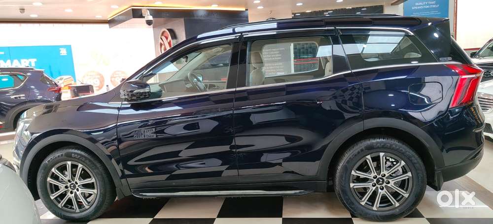 Mahindra Xuv700 2.0 Ax 7 Petrol At Luxury Pack Str, 2024, Petrol