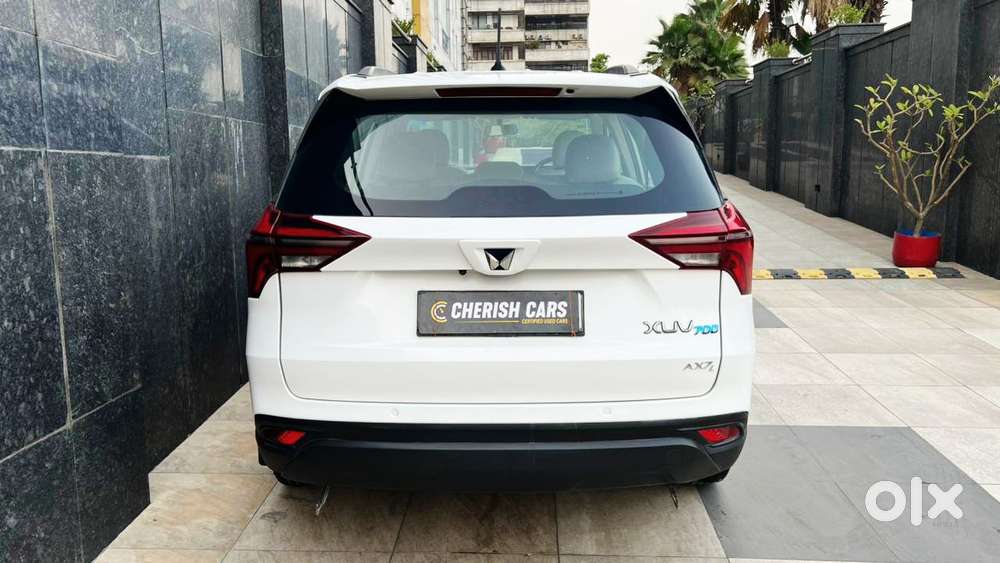 Mahindra Xuv700 2.0 Mx Petrol Mt 5 Str, 2023, Petrol