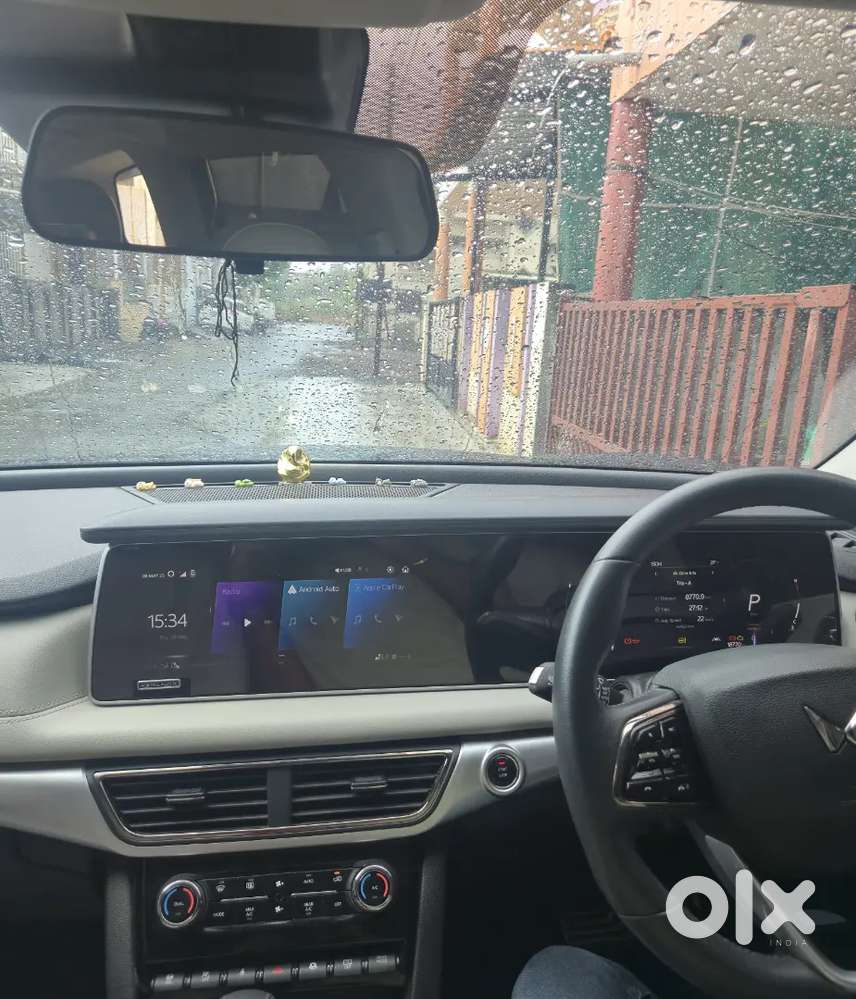 Mahindra Xuv700 2024 Diesel Well Maintained