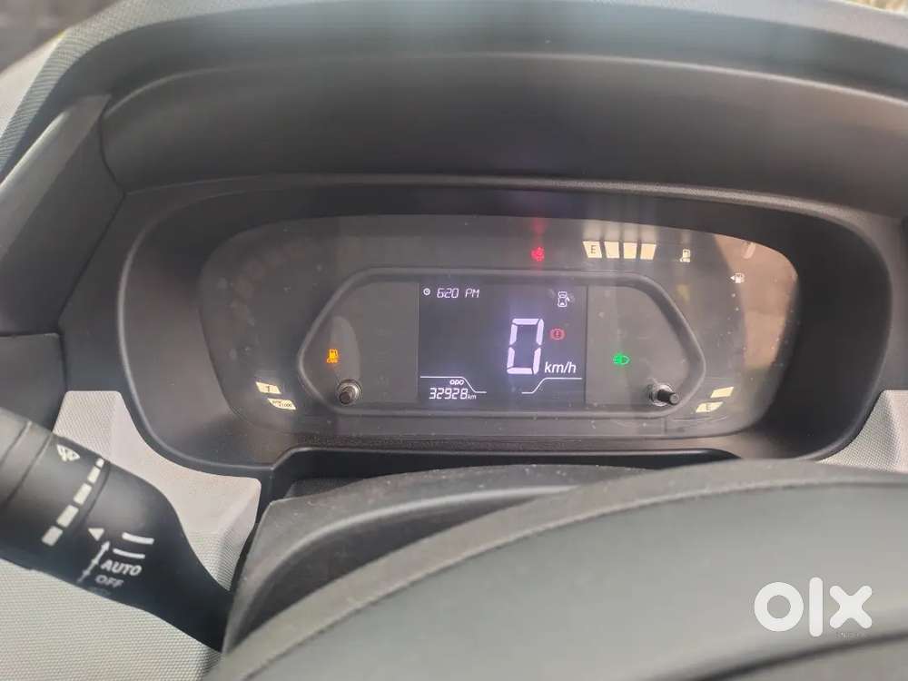 Punch Accomplished Dazzle Cng + Petrol  Sunroof & Manual  2023
