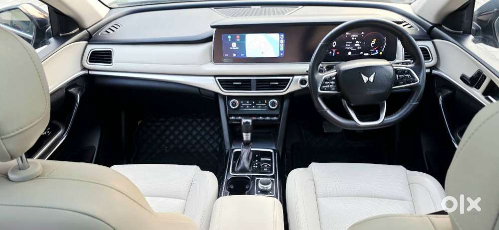 Mahindra Xuv700 2.2 Ax 7 Diesel At Luxury Pack Str Awd, 2022, Diesel