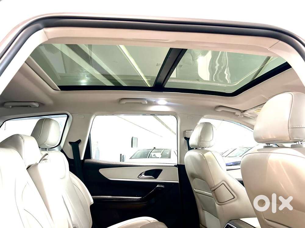 Mahindra Xuv700 2.2 Ax 7 Diesel At Str, 2023, Diesel