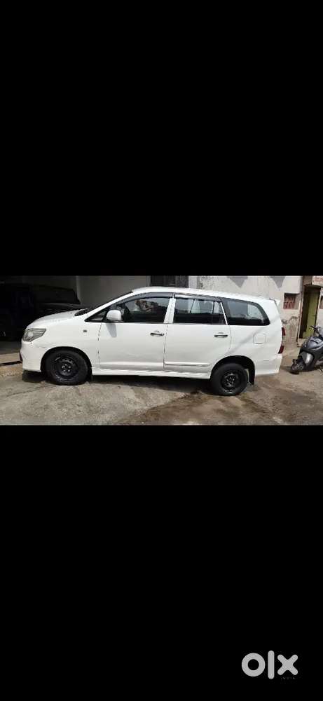 Toyota Innova 2014 Diesel 100000 Km Driven