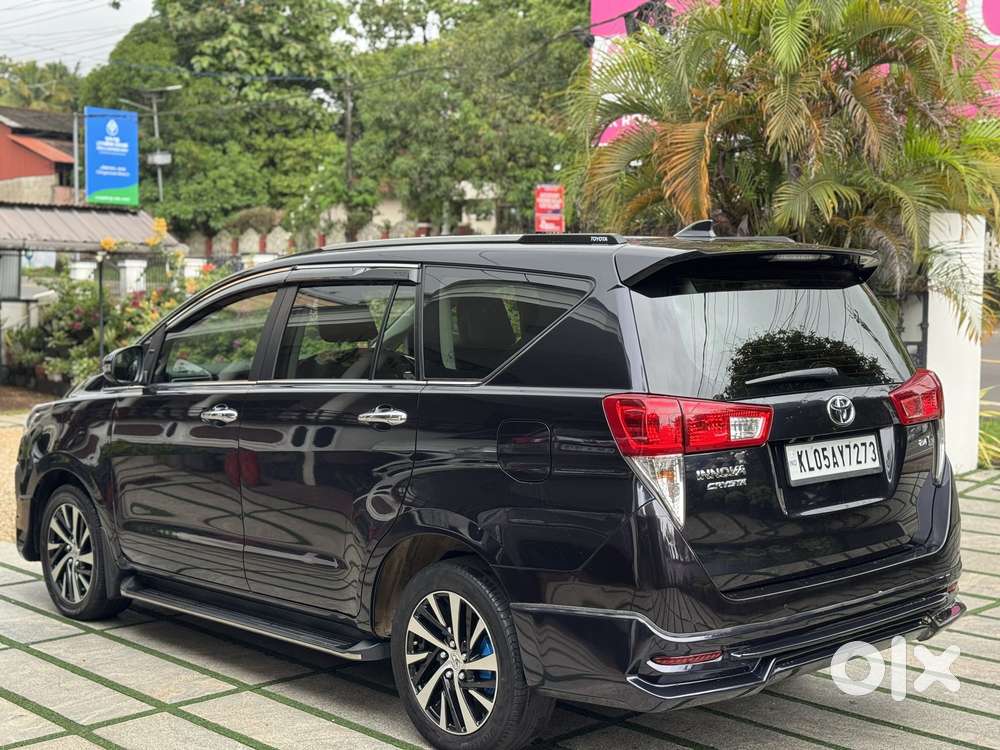 Toyota Innova Crysta 2.4 V 8 Str, 2022, Diesel