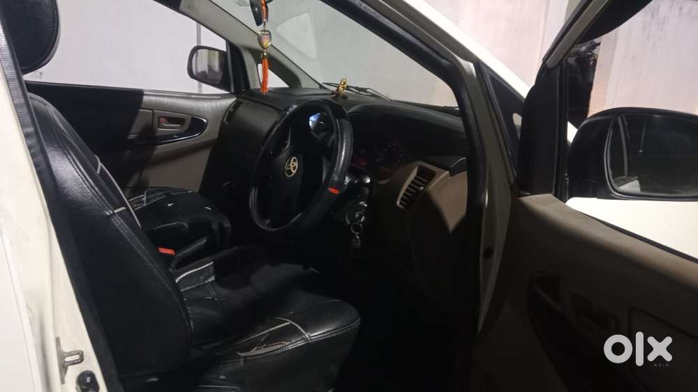 Toyota Innova 2.5 G (diesel) 8 Seater, 2015, Diesel