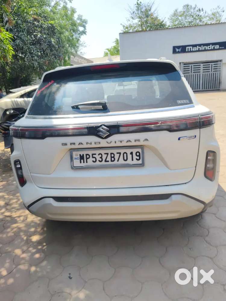 Maruti Suzuki Grand Vitara 7 Seater 2023 Petrol 8123 Km Driven