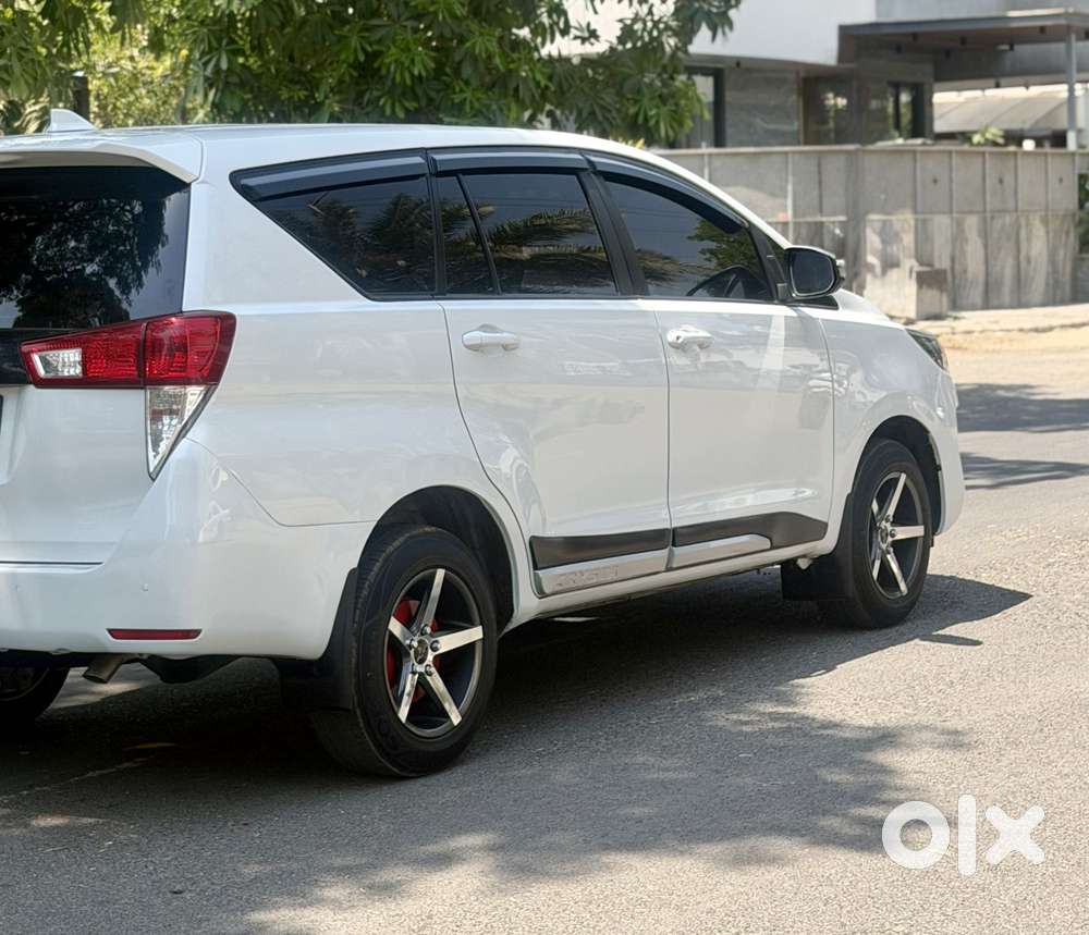 Toyota Innova Crysta [2020-ongoing] 2.4 Gx 8 Str, 2023, Diesel