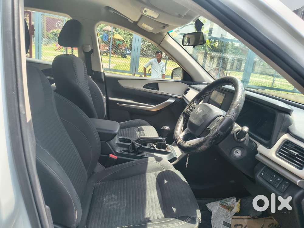 Mahindra Xuv700 Mx Petrol Mt 5 Str (e), 2022, Diesel