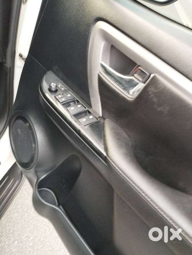 Toyota Fortuner 4x2 At 2.7 Petrol, 2025, Petrol