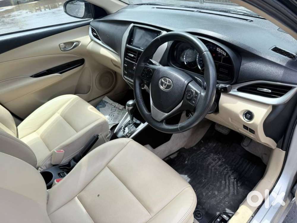 Toyota Yaris V Cvt, 2019, Petrol