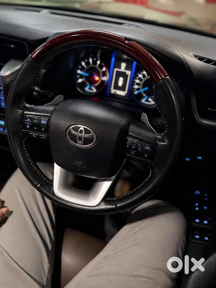 Urgent! Black Kl Rereg Toyota Fortuner Diesel 4wheel Drive