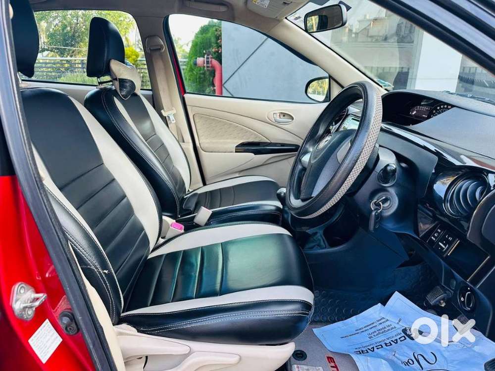 Toyota Etios Liva V Dual Tone, 2018, Petrol