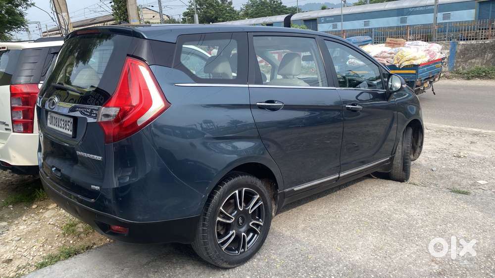 Mahindra Marazzo M8, 2018, Diesel