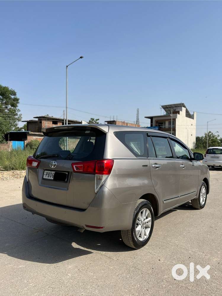 Toyota Innova Crysta 2.4 V 7 Str, 2016, Diesel