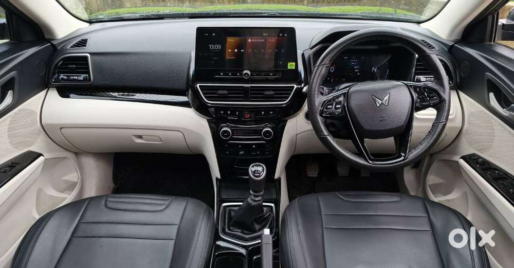 Mahindra Xuv 3xo Ax5 Pm Mt, 2024, Petrol