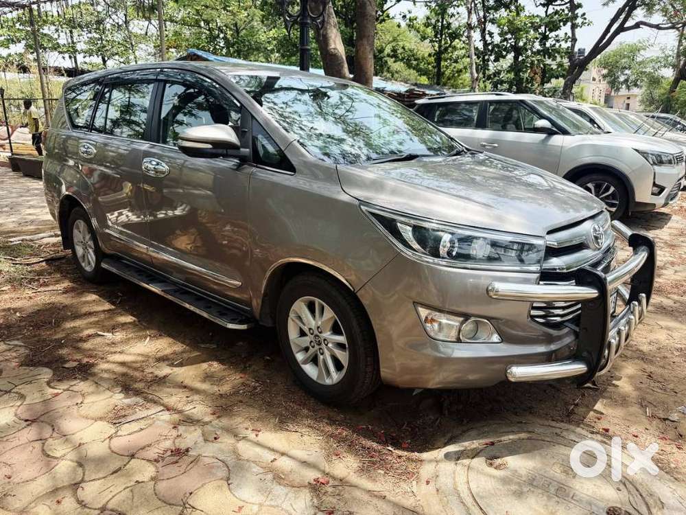 Toyota Innova Crysta 2.4 V 8 Str, 2016, Diesel