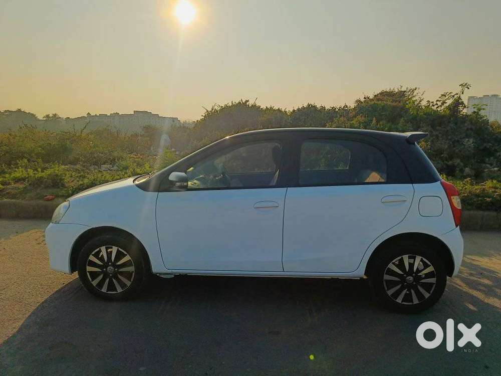 Toyota Etios Liva 1.2 V Dual Tone, 2016, Petrol