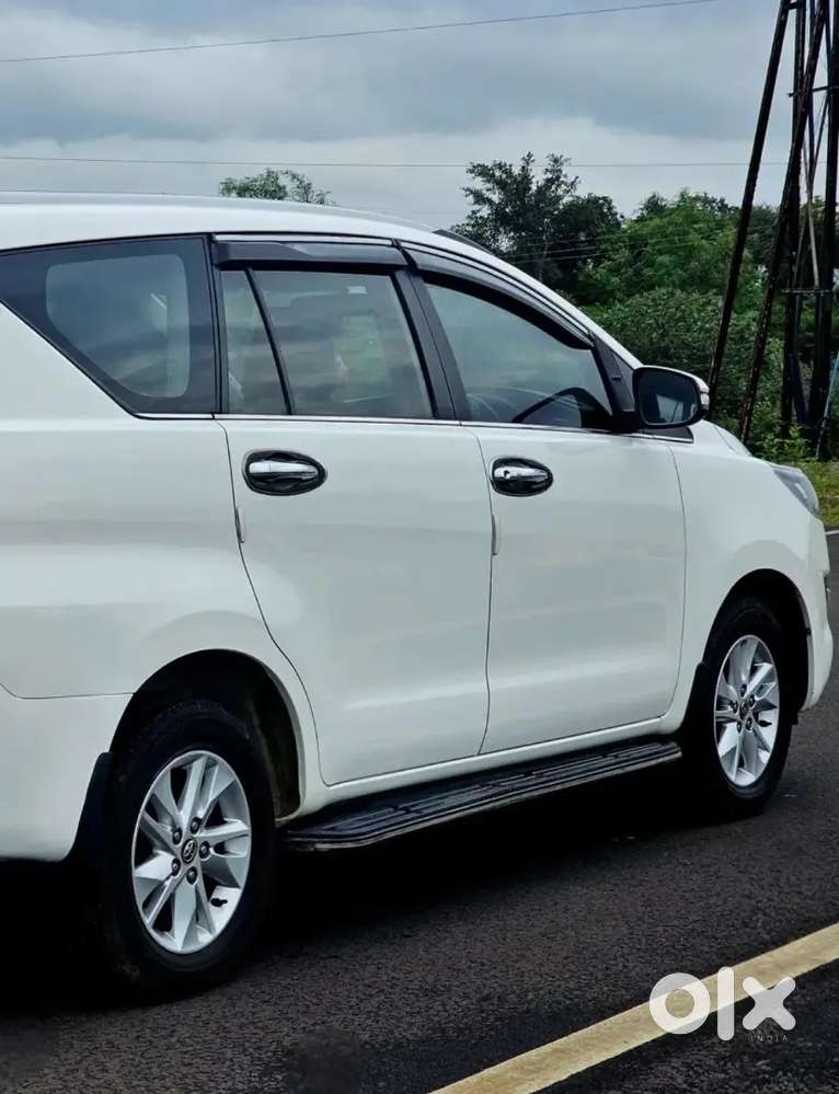 Toyota Innova Crysta 2.4 V 2016