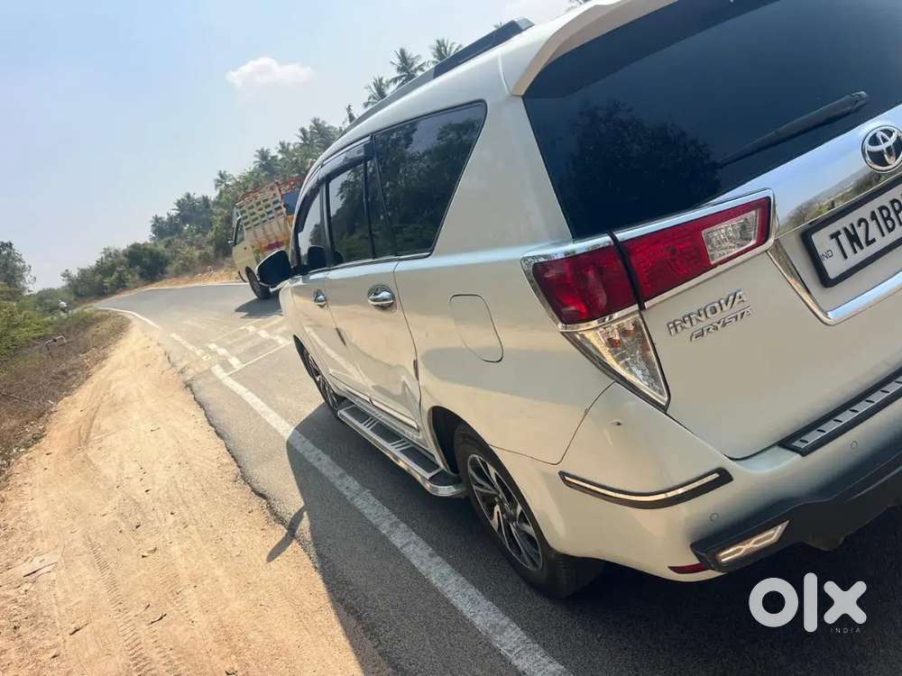 Innova Crysta 2.4 V 2021 Model