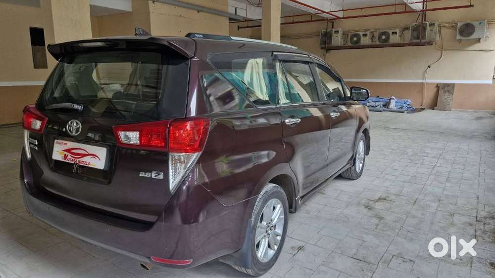 Toyota Innova Crysta 2.8 Zx At 7 Seater, 2017, Diesel