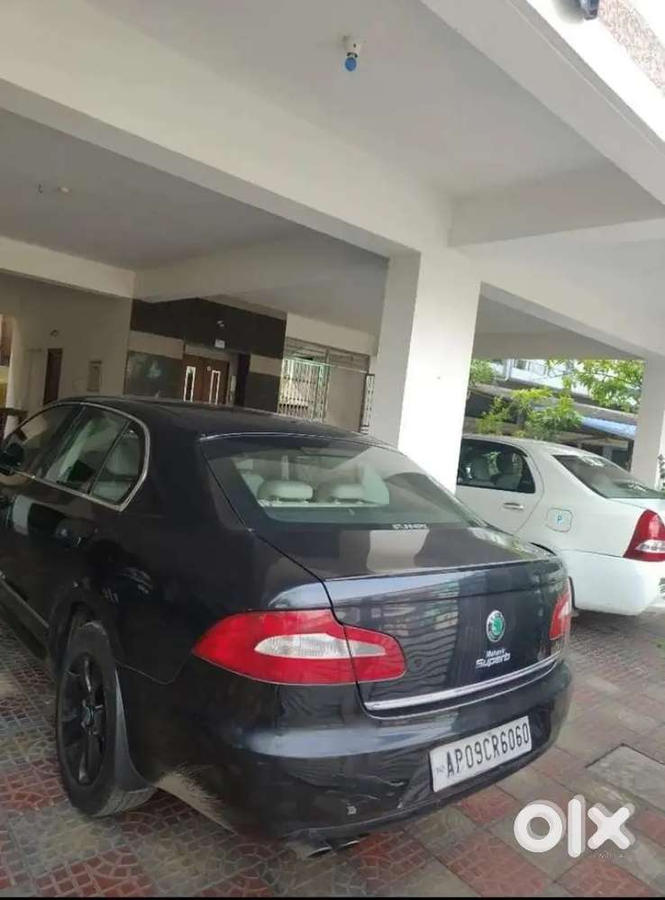 Skoda Superb 2013 Petrol 100000 Km Driven
