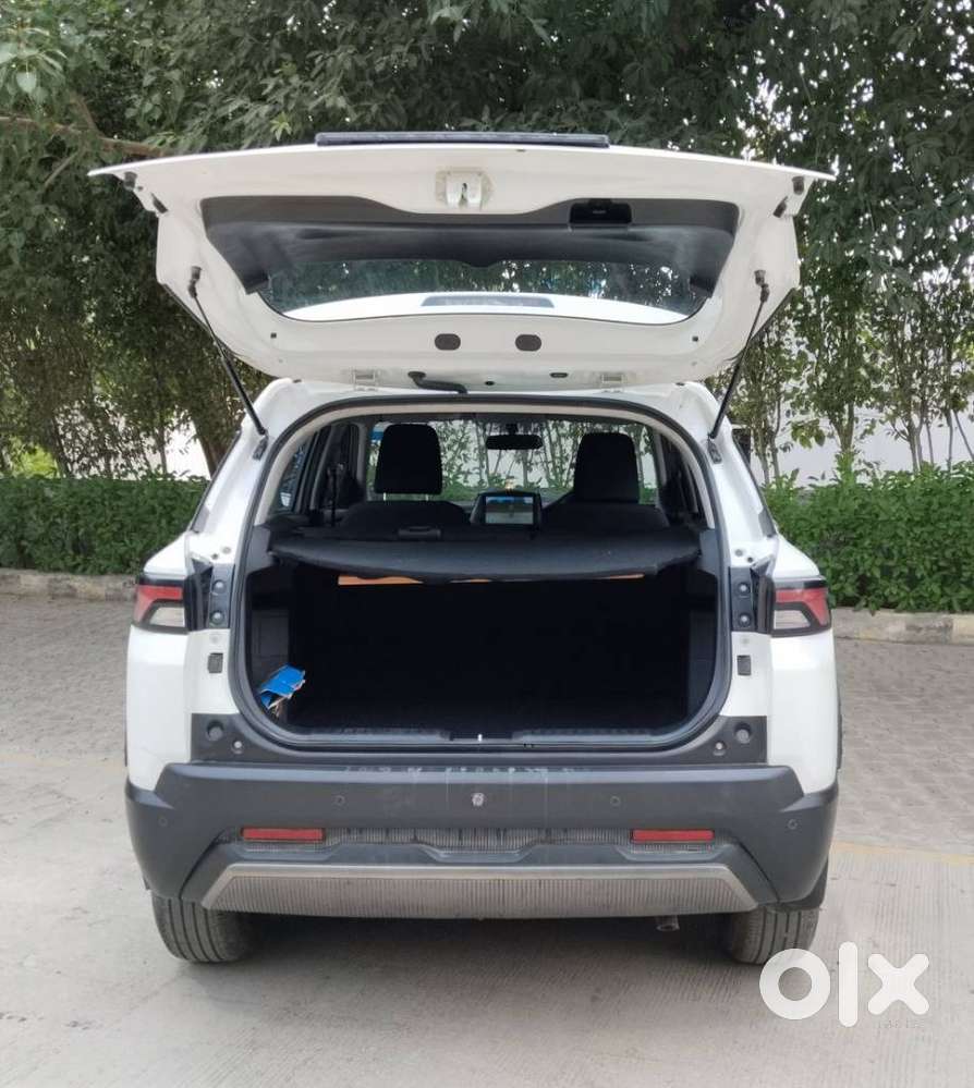 Maruti Suzuki Brezza 1.5 Lxi Smart Hybrid, 2025, Petrol