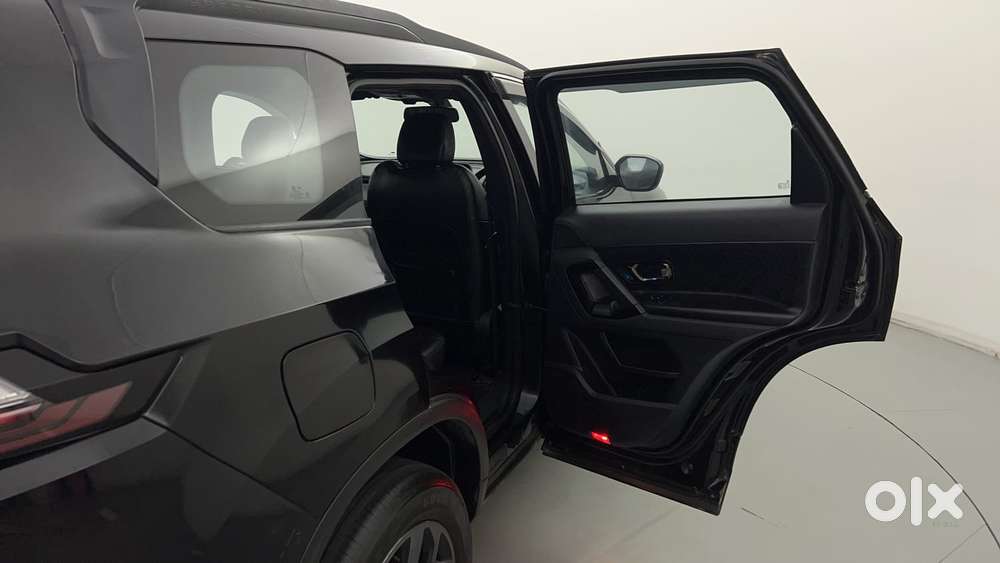 Tata Safari 2.0 Xz Plus Dark Edition, 2022, Diesel