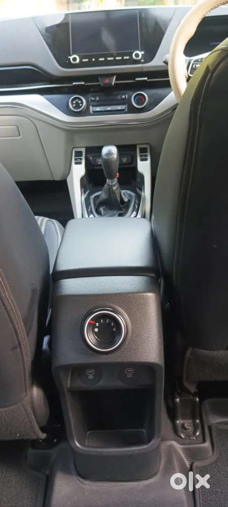 Kia Carens 1.5 Prestige 7 Str, 2023, Petrol